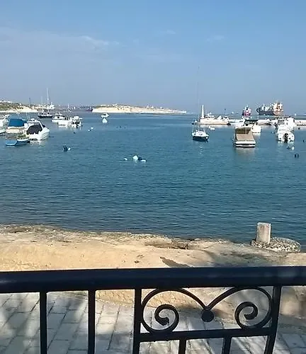 בית אירוח Merzuq House